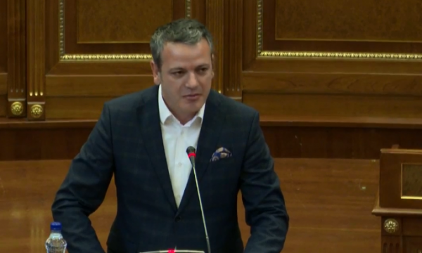 gashi-ministrave-te-lvv-se:-boll-u-caraveshet,-se-po-flasim-per-dicka-te-rendesishme