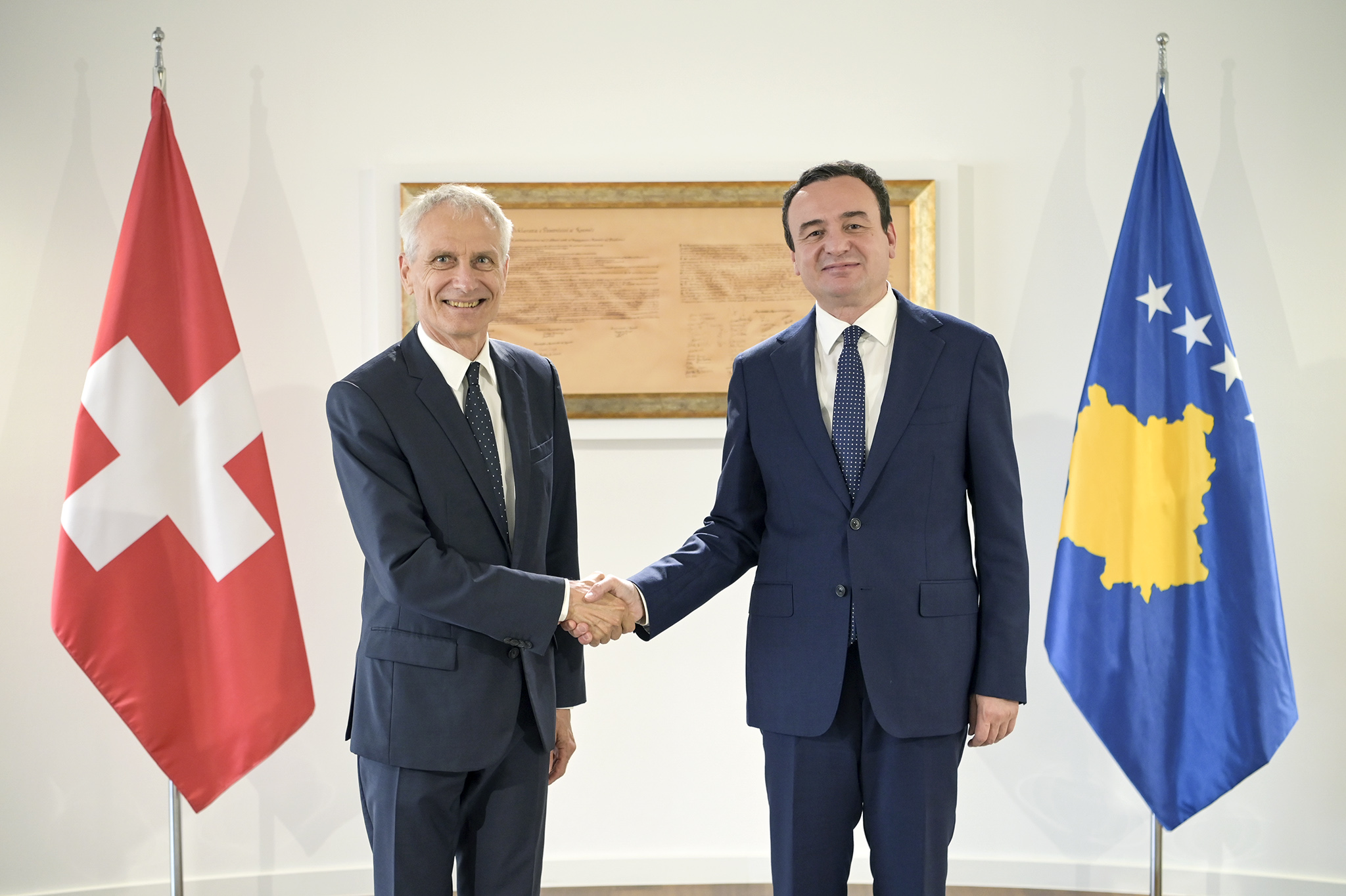 kurti-pret-ne-takim-lamtumires-ambasadorin-e-zvicres-ne-kosove,-e-falenderon-per-mbeshtetjen-e-vazhdueshme