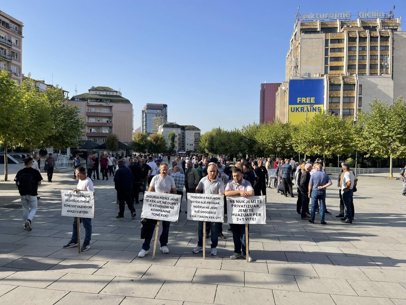protestojne-punetoret-e-sigurimit-fizik-te-kek-ut,-kerkojne-te-kthehen-ne-kuader-te-kompanise