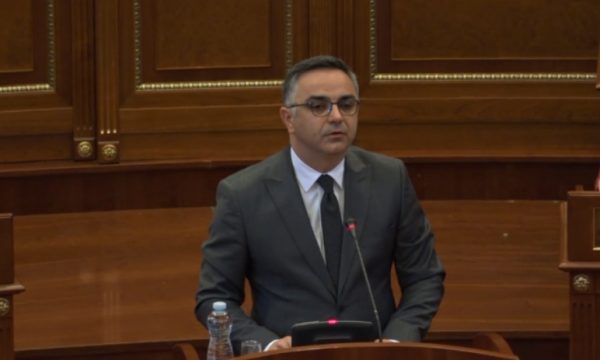 tahiri:-ekonomia-e-kosoves-eshte-buze-kolapsit,-qeveria-te-veproje