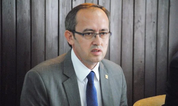 hoti:-sulmi-mbi-policine-e-kosoves-eshte-sulm-terrorist