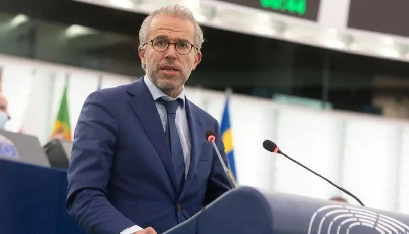 Eurodeputeti holandez: Thelbësore që SHBA dhe BE t’a mbështesin Policinë e Kosovës
