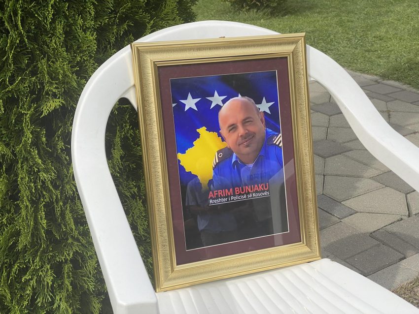 njoftim-per-varrimin-e-policit-te-vrare-afrim-bunjaku-gjate-sulmit-te-sotem-terrorist