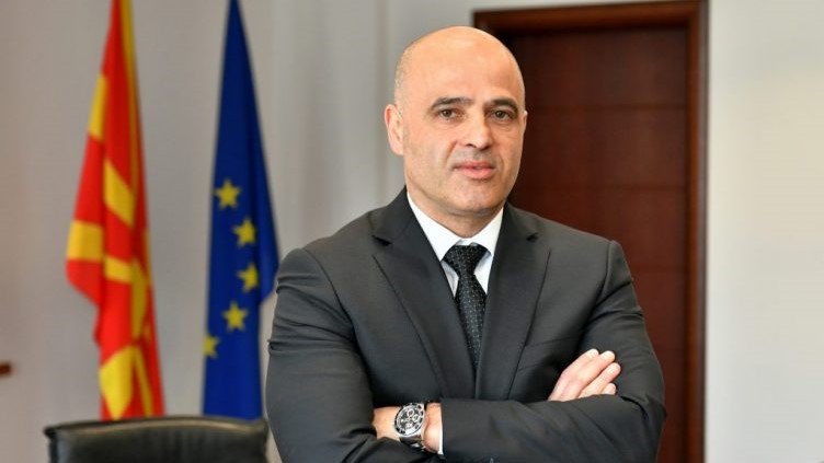 kovacevski-denon-sulmin:-thirrje-per-de-pershkallezim-te-situates-dhe-palet-te-ulen-ne-dialog
