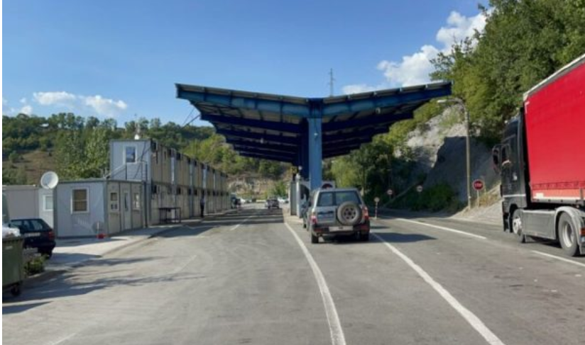Pikat kufitare në Jarinjë dhe Bërnjak ende të mbyllura