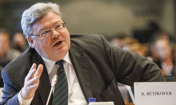 politikani-gjerman,-butikofer:-vuciq-po-genjen,-po-krijon-mjedis-per-agresion-kriminal-kunder-kosoves