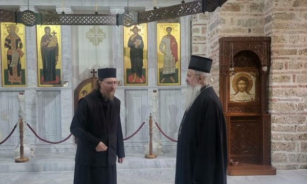 dioqeza-e-rashkes-me-njoftim-te-ri,-thote-se-eshte-gjetur-armatim-ne-oborrin-e-manastirit-te-banjskes
