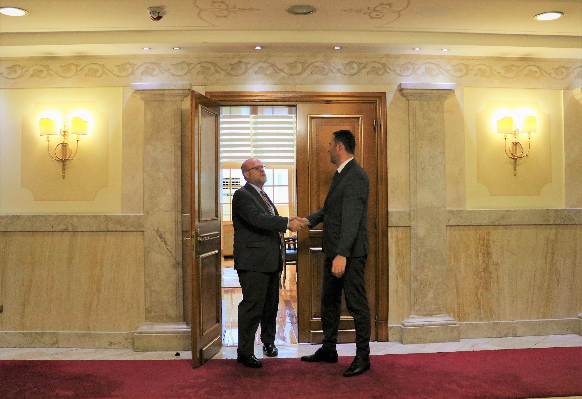 ngjarjet-ne-veri/-konjufca-pret-ne-takim-ambasadorin-hovenier
