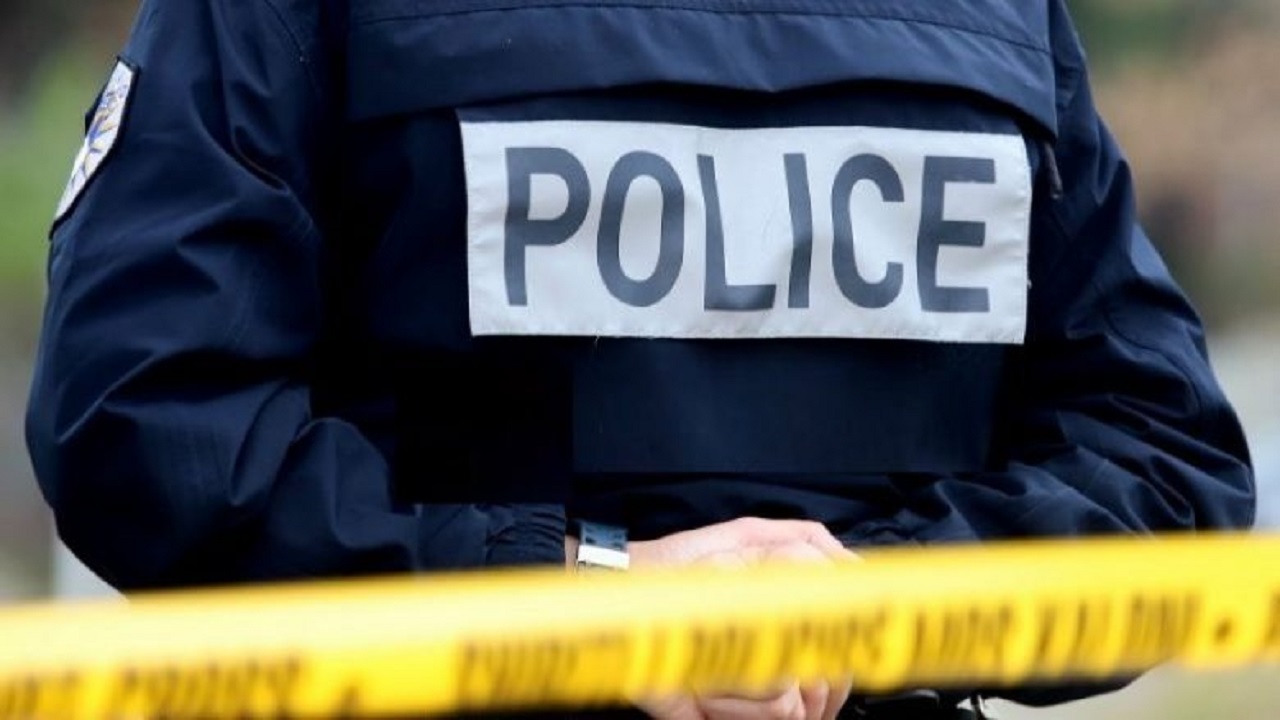 arrestohet-nje-person-ne-prishtine,-kanosi-zyrtaret-policor-pas-nje-aksidenti-ku-u-perfshi-djali-i-tij