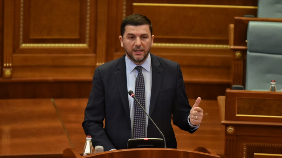 memli-krasniqi:-kosova-eshte-nen-sulm,-te-gjithe-duhet-te-jemi-ne-krye-te-pergjegjesive-tona