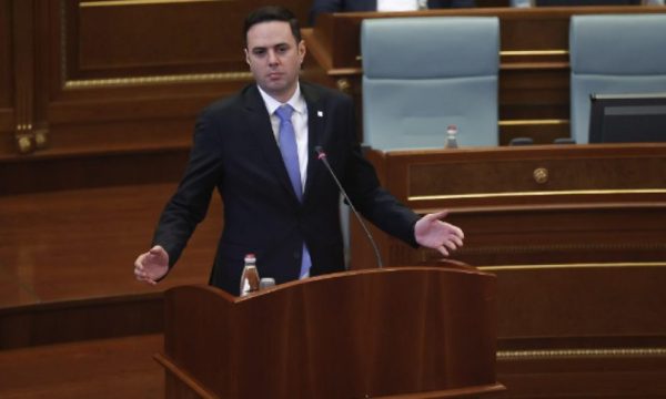 abdixhiku:-krimineli-radojciq-eshte-shnderruar-ne-terrorist,-qellim-ishte-nxitja-e-perplasjes-se-policise-me-civilet