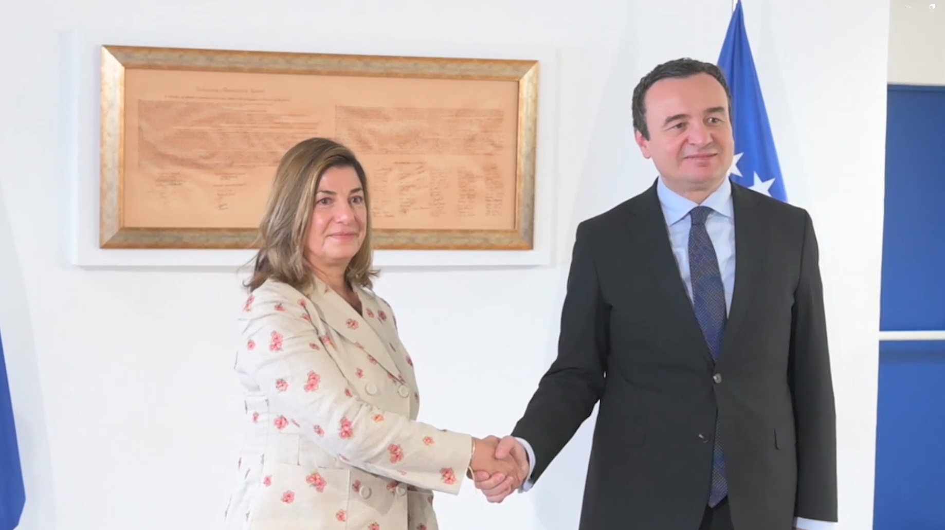 kurti-ne-takim-me-bomberger,-kerkon-mbeshtetje-per-zbardhjen-e-fatit-te-te-pagjeturve