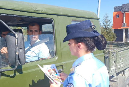 policia-me-fushate-vetedijesuese-kunder-zjarreve:-“mos-ndez-zjarr,-mos-shkakto-rrezik-te-pergjithshem”