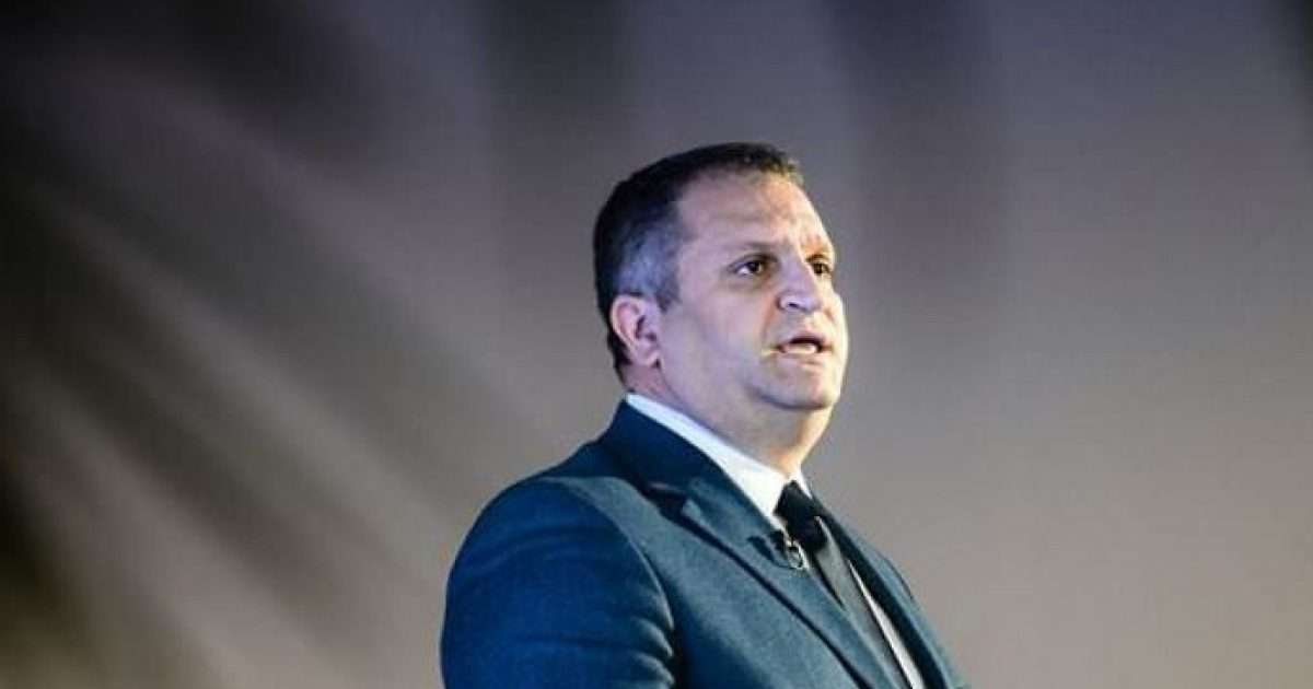 shpend-ahmeti-kritikon-qytetaret-qe-publikuan-trupat-e-vdekur-te-terroristeve-serbe