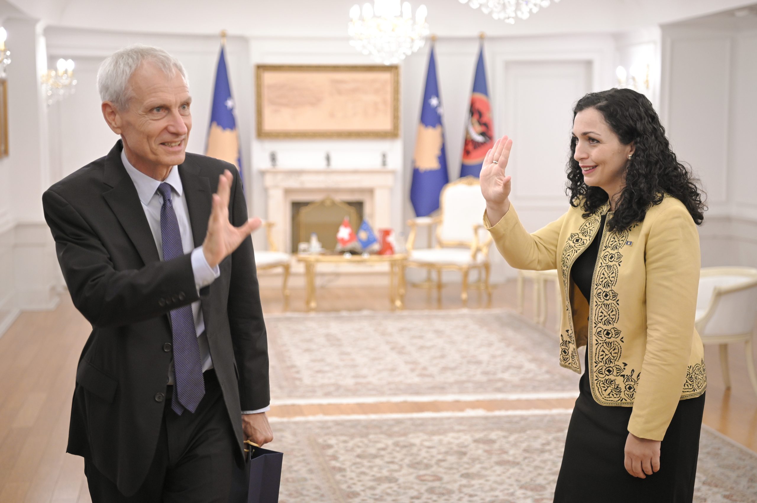 osmani-ne-takim-lamtumires-e-njofton-ambasadorin-e-zvicres,-per-sulmin-terrorist-ne-veri