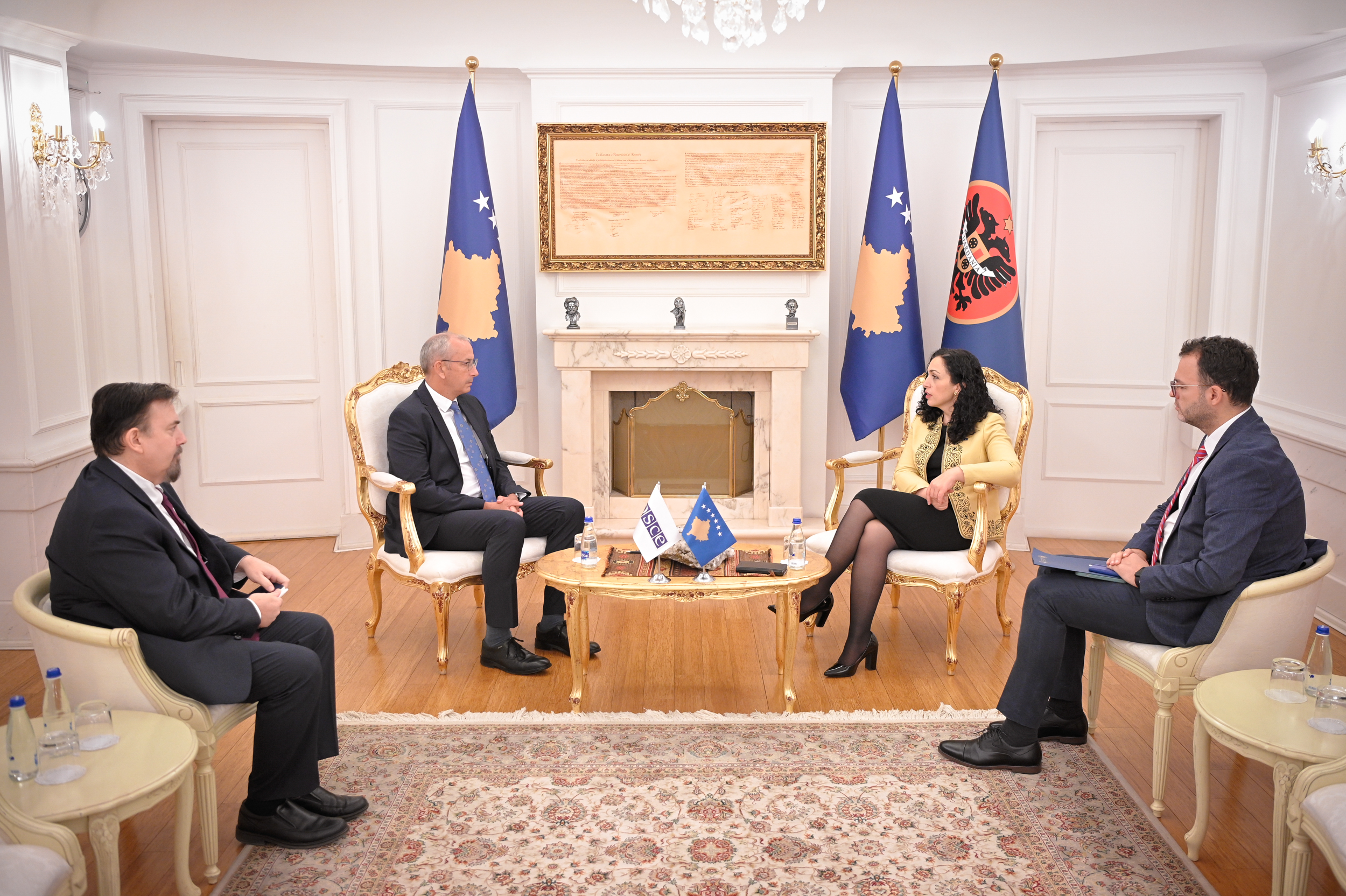 osmani-takohet-me-ambasadorin-davenport,-diskutuan-per-zhvillimet-e-fundit-ne-veri