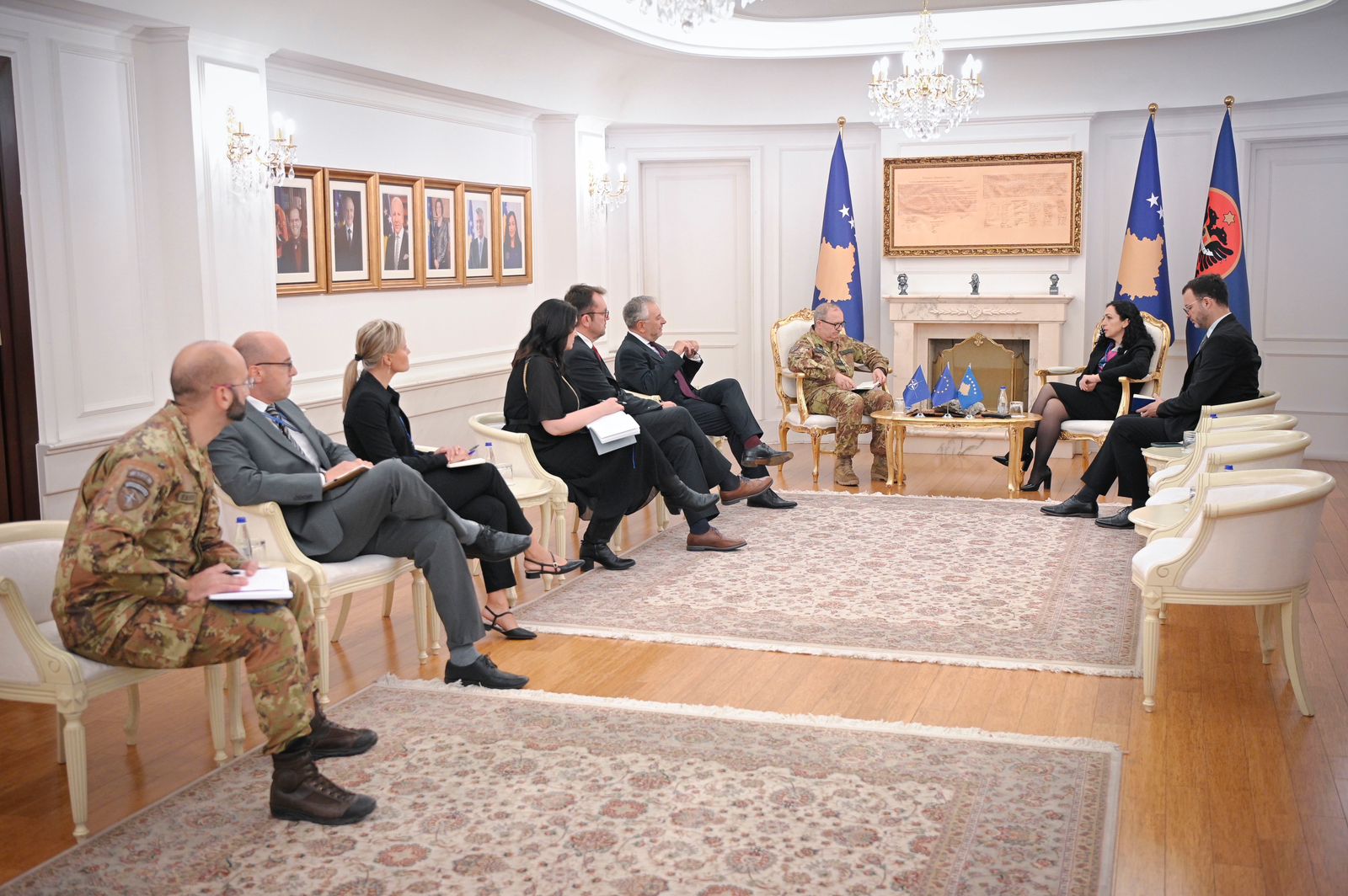 osmani-takon-komandantin-e-kfor-it-dhe-shefin-e-eulex-it,-flasin-per-sigurine-ne-veri-dhe-vijen-kufitare-me-serbine