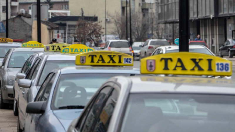 Vdes një taksist në Prishtinë, policia nis hetimet