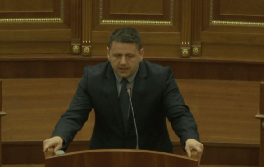 berisha:-as-bashkimin-kombetar-s’e-votoj-pa-u-plotesu-kerkesat-per-policine-dhe-veteranet