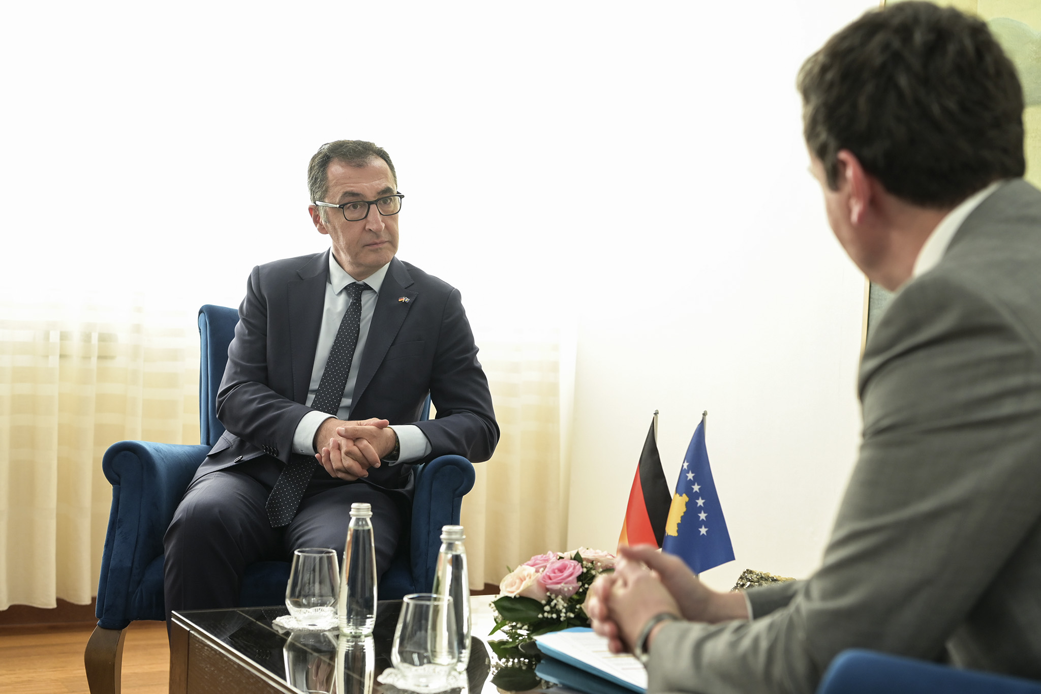 kurti-njoftoi-ministrin-gjerman-me-faktet-qe-deshmojne-lidhjen-e-serbise-me-sulmin-terrorist