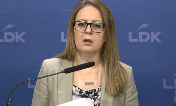 bajrami-thote-se-nese-kuvendi-e-kalon-projektligjin-per-sherbimin-civil,-ldk-ja-do-ta-dergoje-ne-kushtetuese