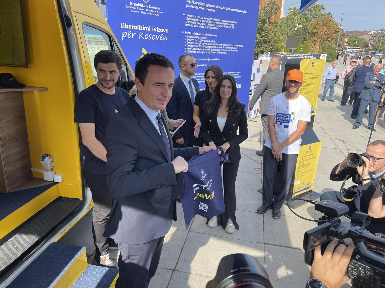 kurti-lanson-fushaten-informuese-per-liberalizimin-e-vizave,-kerkon-kujdes-nga-qytetaret