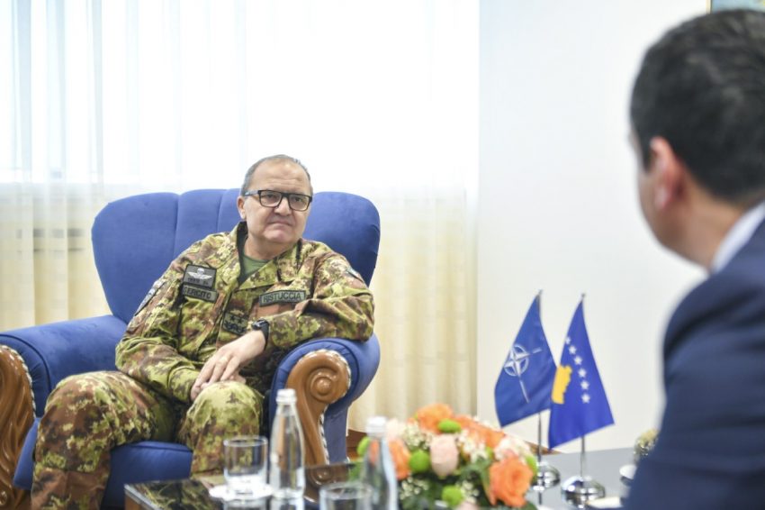 komandanti-ne-largim:-kfor-i-ka-penguar-qe-situata-ne-banjske-te-eskaloje-ne-nje-situate-edhe-me-te-rende