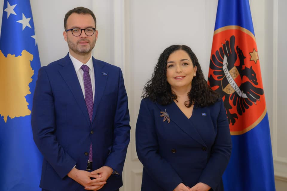 vela:-presidentja-osmani-udhetoi-ne-spanje-me-pasaporte-te-kosoves