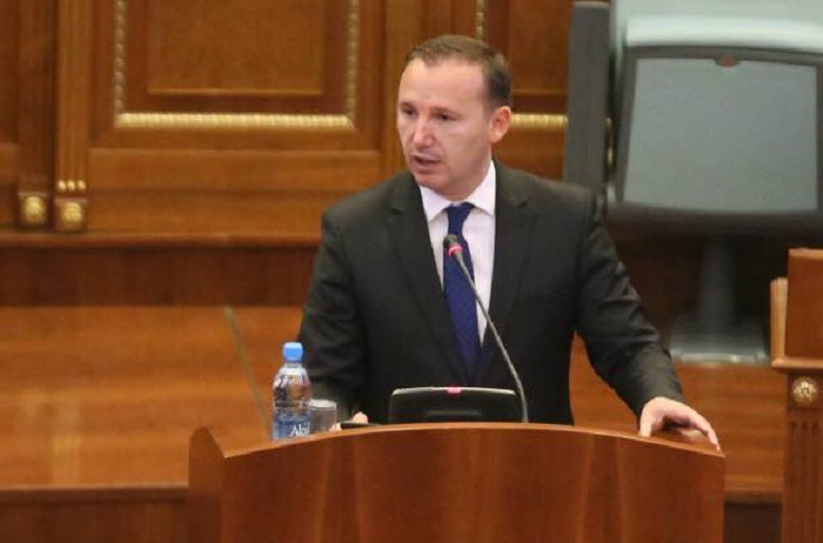 rezoluta-per-mbeshtetjen-e-policeve,-zemaj:-e-presim-poziten-deri-t’i-therret-ndergjegjja-per-te-marre-pjese-ne-votim