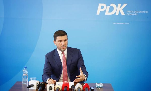 kryetari-i-pdk-se:-pushteti-e-do-policine-per-mburrje,-refuzon-ta-ndihmoje