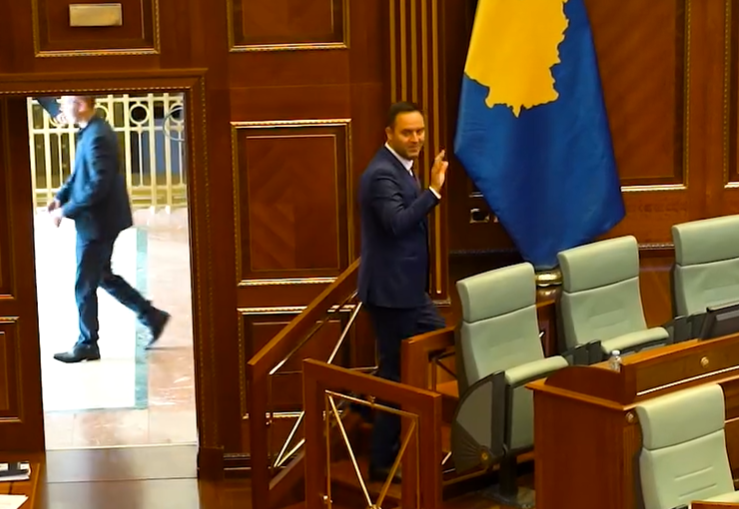 “jam-kryetar-jopartiak,-edhe-xhavit-haliti-me-ka-votu”,-batutat-e-konjufces-me-opoziten