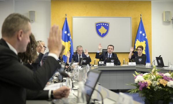 qeveria-e-zgjedh-kryesuesin-dhe-nje-anetar-te-bordit-te-kek-ut-ne-nje-mbledhje-‘online’