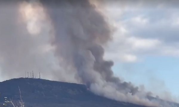 digjen-kodrat-e-fshatrave-te-mitrovices-(pamje)