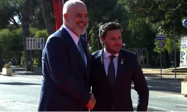 “o-babai-i-kombit”,-abazovici-i-thur-lavde-rames:-ma-i-miri-i-tanve-(video)