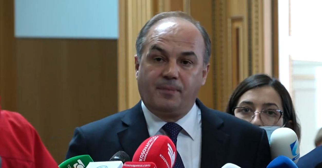 hoxhaj:-qeveria-ka-prishur-konsensusin-e-brendshem-per-dialogun-dhe-ate-nderkombetar-per-kosoven