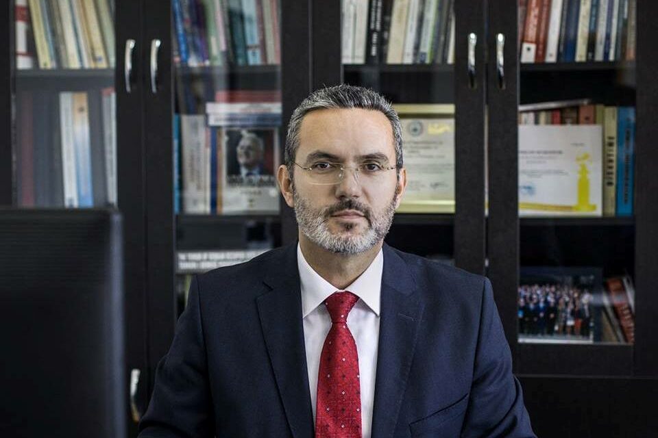 dugolli:-serbia-nuk-mund-te-shihet-njejte-ne-skenen-politike-pas-sulmit-ne-banjske