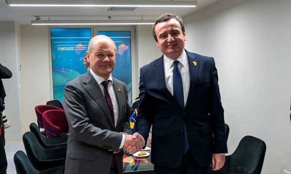 “takim-pune”,-kurti-s’jep-detaje-cfare-diskutoi-me-kancelarin-e-gjermanise
