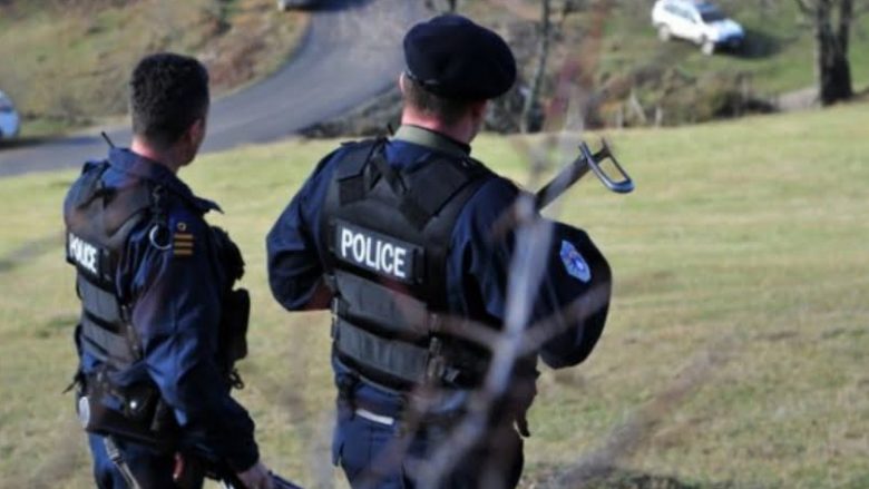 policia-bllokon-mbi-20-rruge-ilegale-ne-kufi-me-serbine