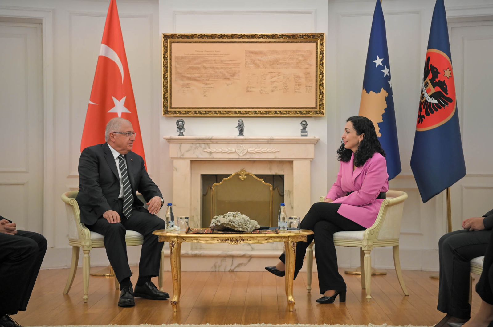 osmani-takohet-me-ministrin-guler,-flasin-per-situaten-e-sigurise-dhe-sulmin-e-24-shtatorit