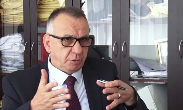 hasani:-presidentja-e-shkeli-kushtetuten,-mund-te-kete-pasoja-serioze,-por-mosdekretimi-i-isufajt-s’mund-te-rrezohet