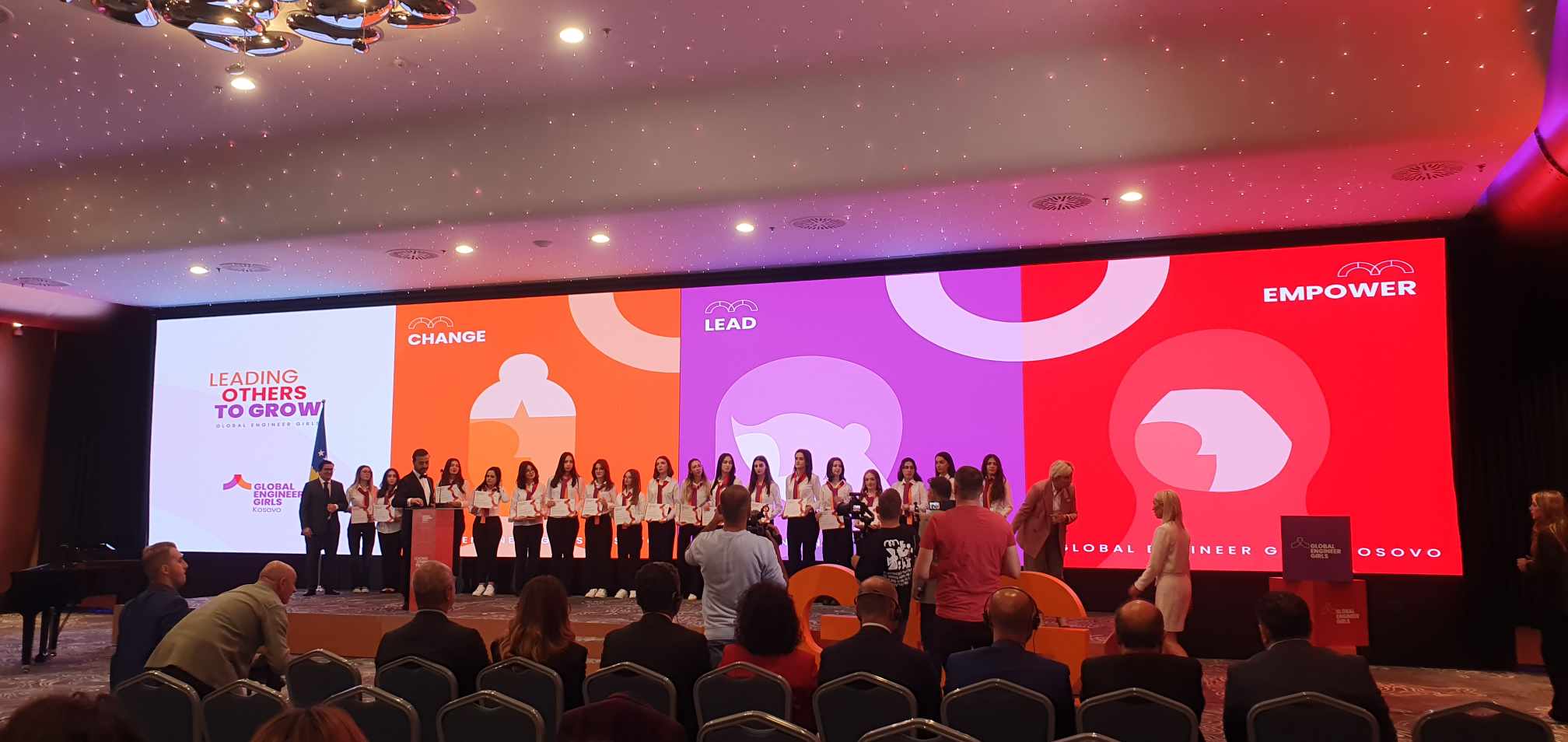 moment-krenarie/-20-cika-kosovare-diplomojne-ne-kuader-te-programit-global-engineer-girls-(geg)-kosova