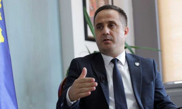 selmanaj:-osmani-ose-genjeu-per-kercenimin-ose-s’ka-fare-besim-ne-institucionet-e-vendit-qe-vet-eshte-ne-krye