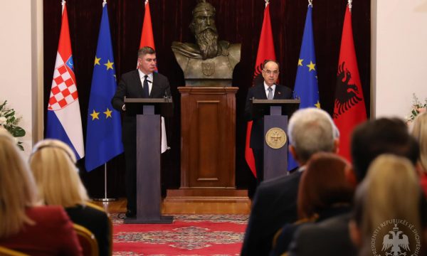 presidenti-kroat-nga-tirana-i-kerkon-llogari-serbise-per-banjsken