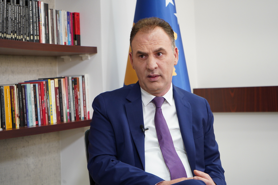 “nuk-rrezohet-kurti-me-debate-parlamentare”,-limaj:-opozita-po-tregohet-hipokrite