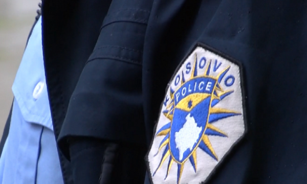 Arrestohet një person në Prishtinë, i konfiskohen substancë narkotike dhe një thikë