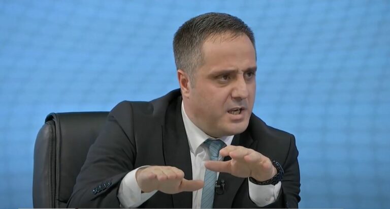 selmanaj-per-kurtin:-eshte-njeriu-me-percares,-ne-maqedoni-i-ndau-shqiptaret,-ne-shqiperi-e-shikoi-ndeshjen-vete