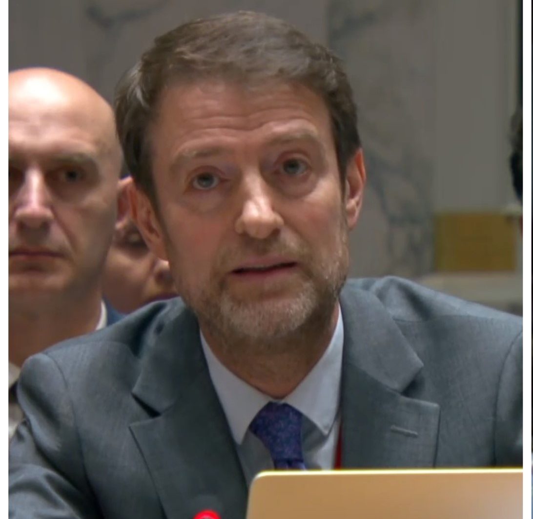 ambasadori-i-shqiperise-ne-okb-perkujtoi-krimet-e-serbise-ne-kosove