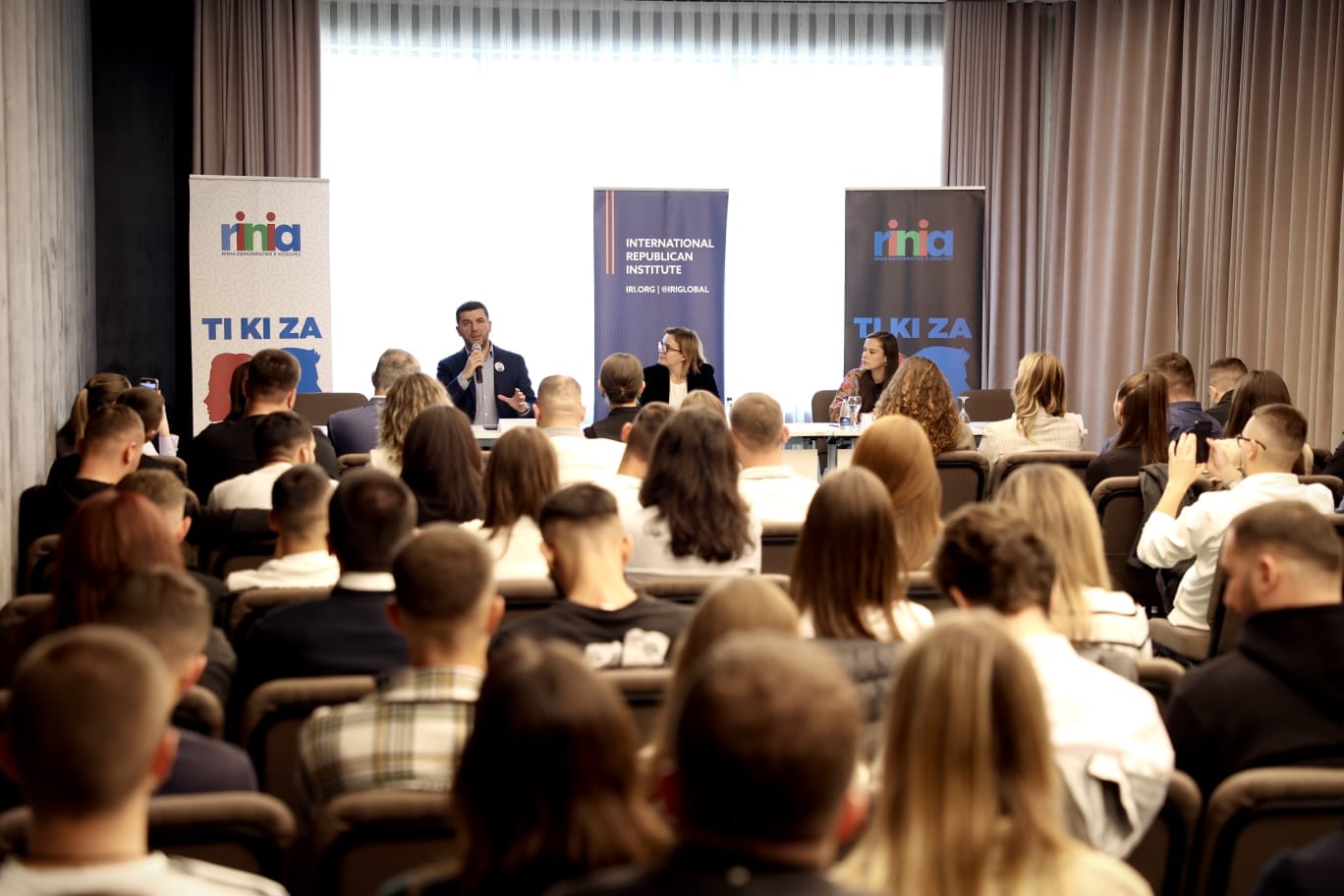 krasniqi:-pdk,-shembulli-me-i-mire-per-mundesine-qe-u-jep-te-rinjve-qe-duan-te-jene-aktiv-ne-politike