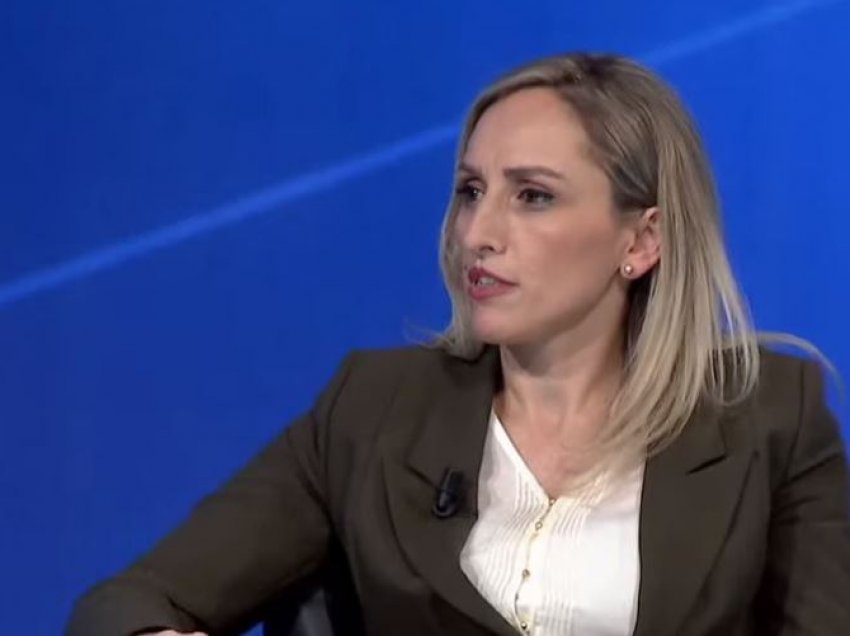deputetja-e-aak-se:-qeveria-haradinaj-i-ka-ngritur-pagat-e-policeve,-kurti-as-shtesat-nuk-po-i-jep