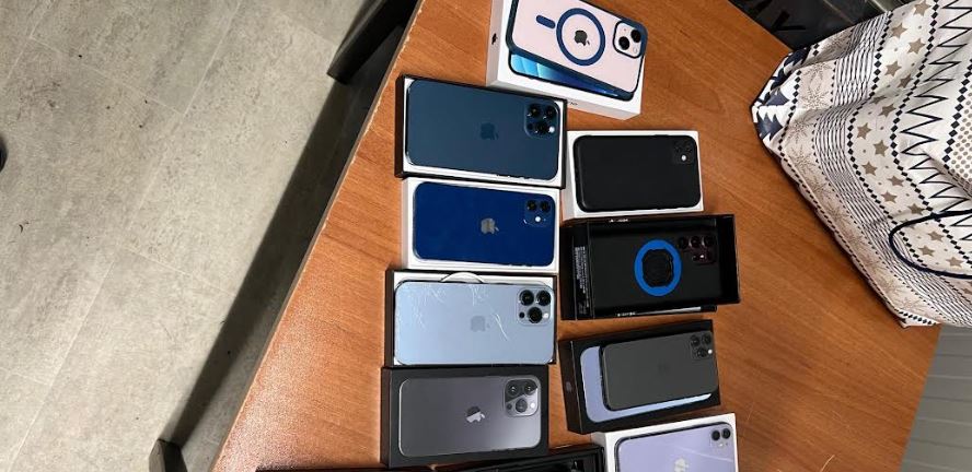 operacioni-antikontrabande-ne-merdare:-dogana-konfiskon-barna,-preparate-kimike-dhe-10-iphone